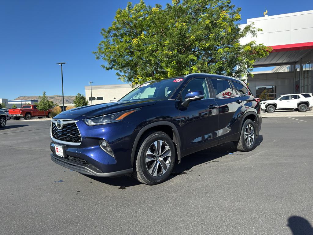 used 2023 Toyota Highlander car, priced at $41,874