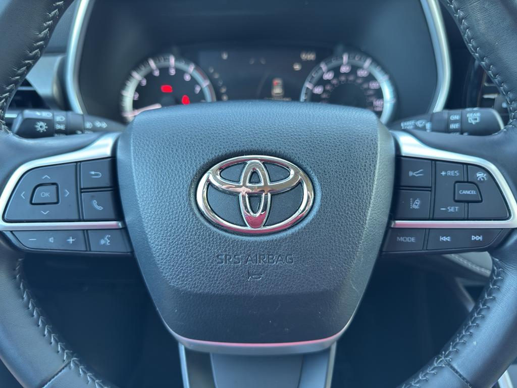 used 2023 Toyota Highlander car, priced at $41,874
