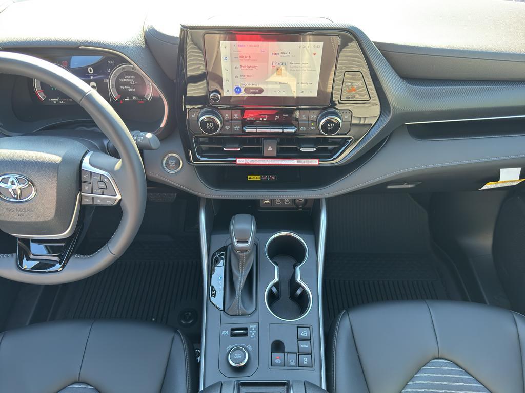 new 2025 Toyota Highlander car, priced at $49,328