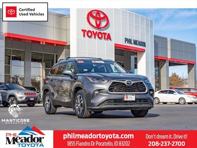 used 2022 Toyota Highlander car, priced at $35,900