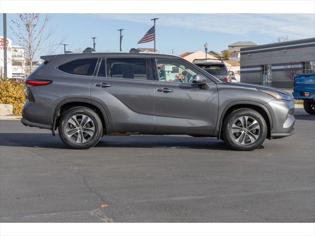 used 2022 Toyota Highlander car, priced at $35,900