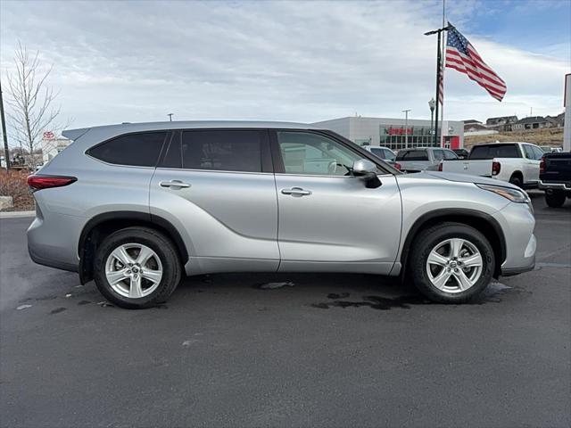 used 2022 Toyota Highlander car, priced at $33,400