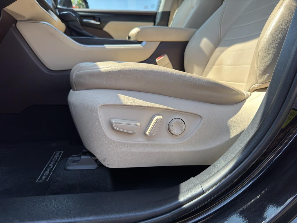 used 2020 Toyota Highlander car, priced at $29,250