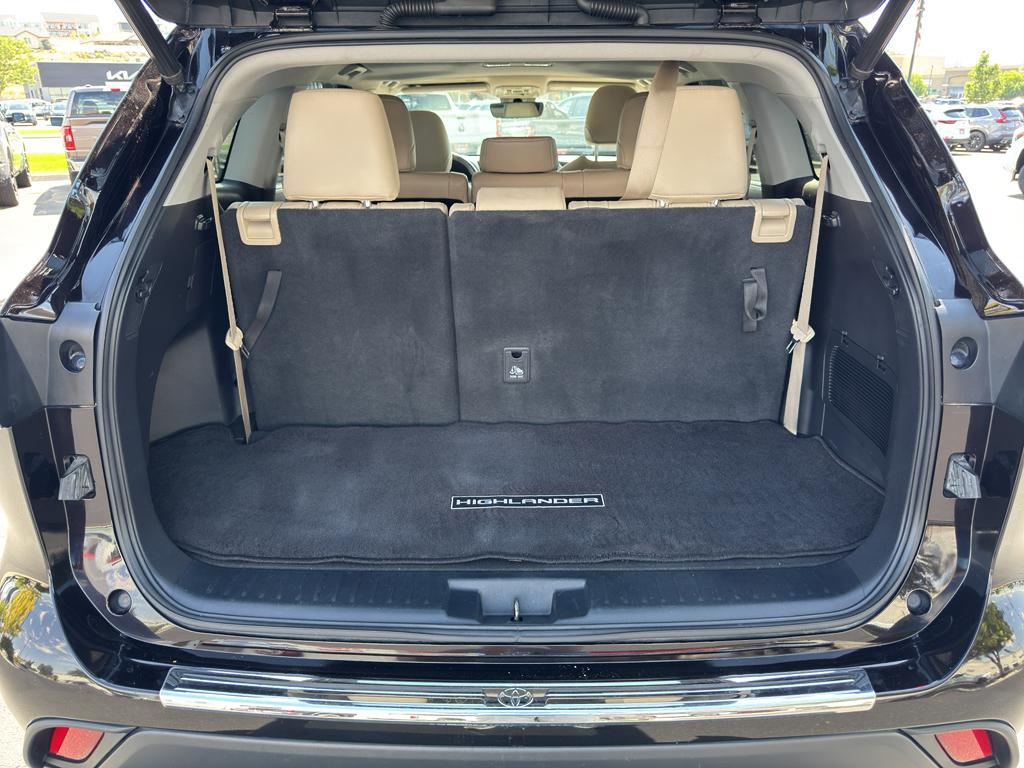 used 2020 Toyota Highlander car, priced at $29,250