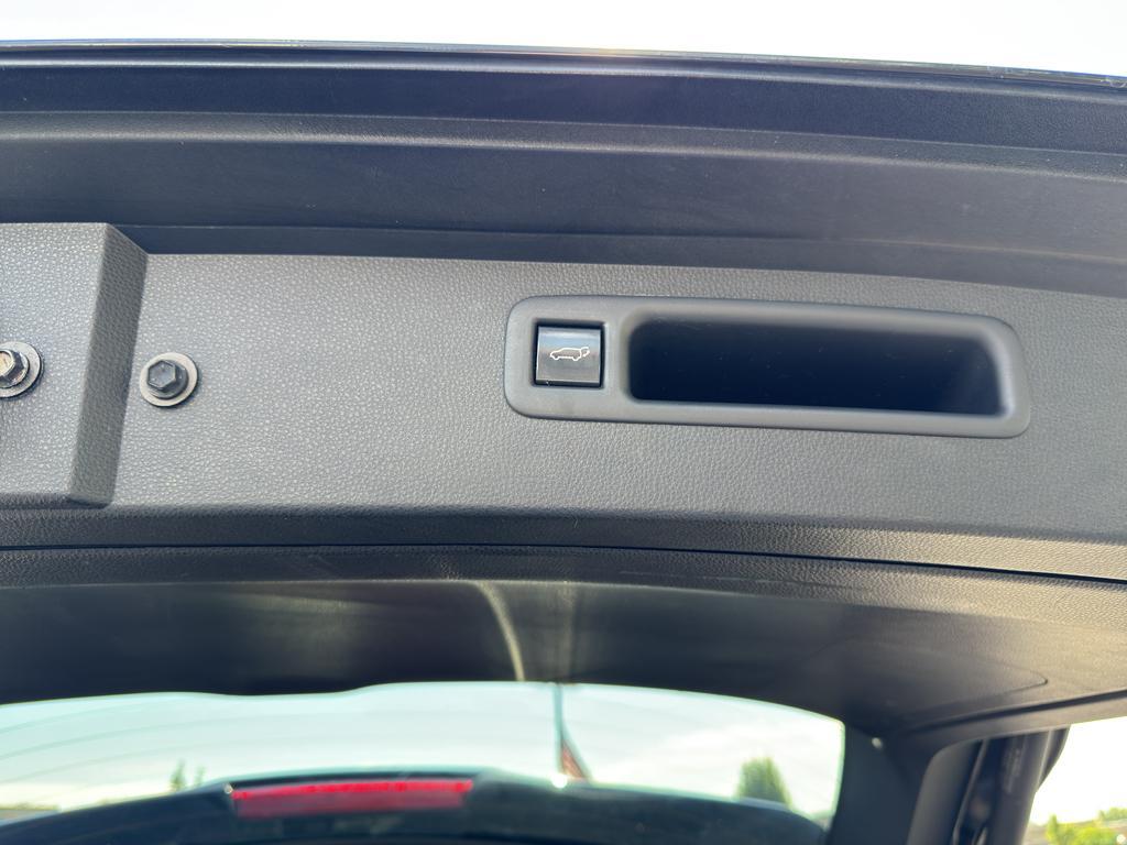 used 2020 Toyota Highlander car, priced at $29,250