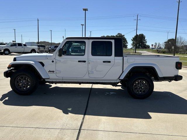 new 2024 Jeep Gladiator car, priced at $37,652