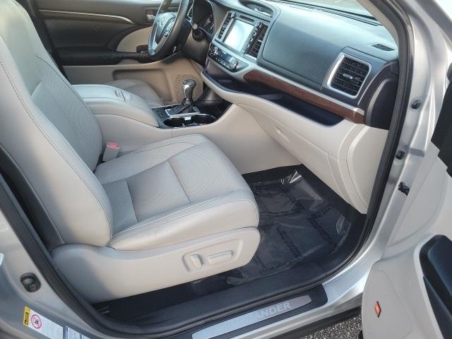 used 2015 Toyota Highlander car, priced at $19,492