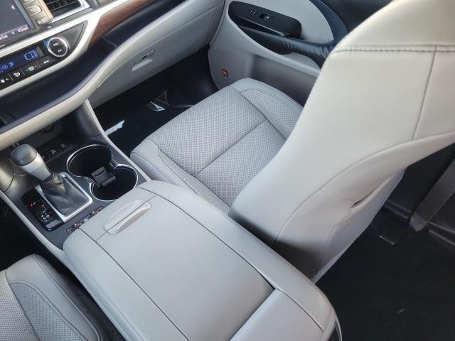 used 2015 Toyota Highlander car, priced at $19,492