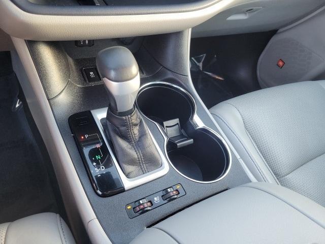 used 2015 Toyota Highlander car, priced at $19,492