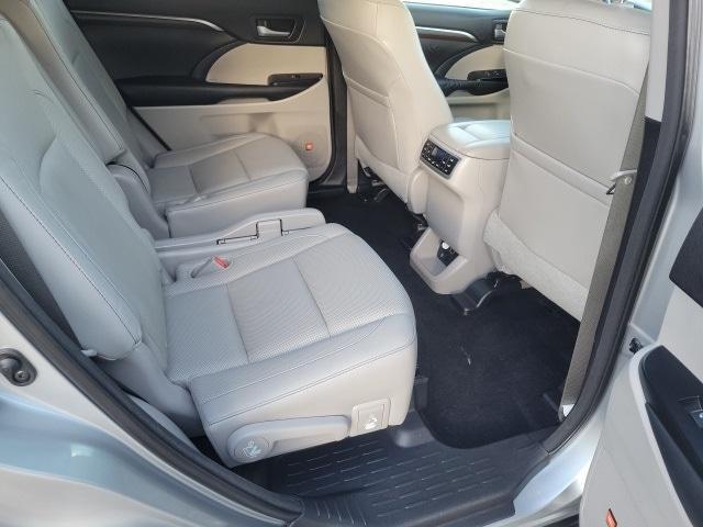 used 2015 Toyota Highlander car, priced at $19,492