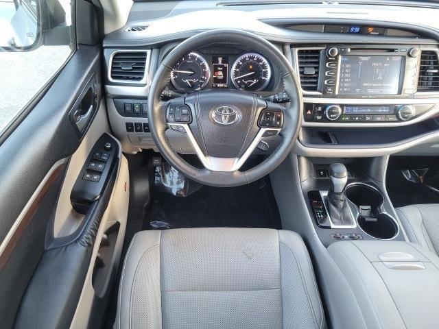 used 2015 Toyota Highlander car, priced at $19,492