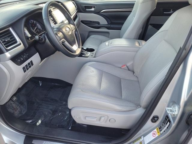 used 2015 Toyota Highlander car, priced at $19,492