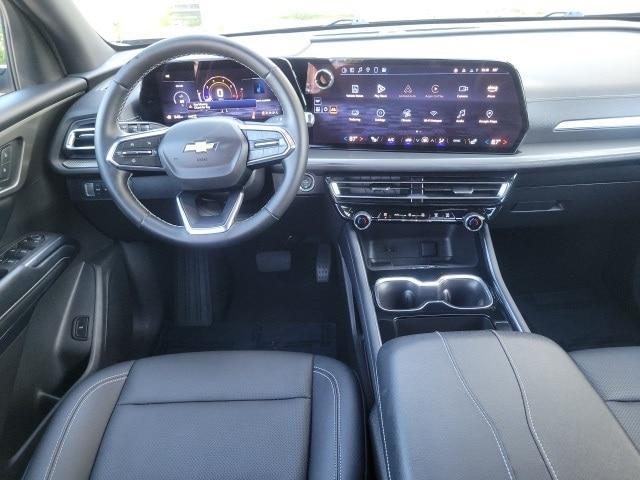 used 2025 Chevrolet Traverse car, priced at $38,991