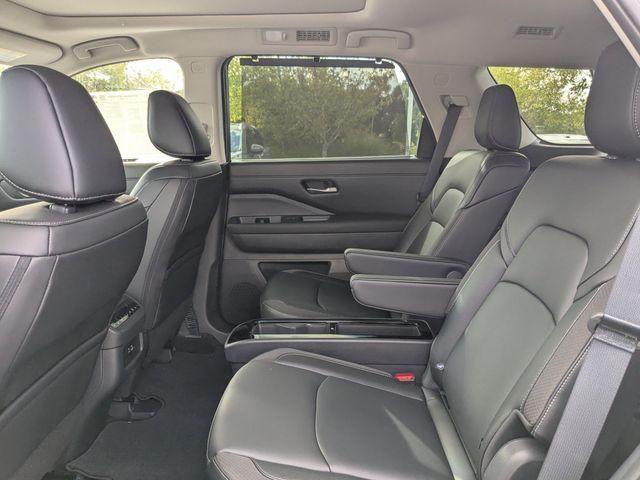 new 2025 Nissan Pathfinder car, priced at $40,425