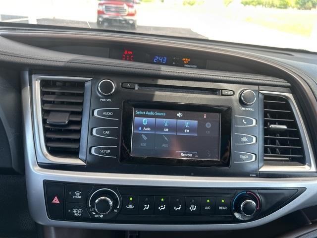 used 2019 Toyota Highlander car, priced at $22,900
