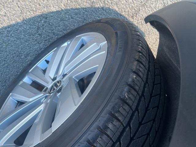 used 2021 Volkswagen Atlas Cross Sport car, priced at $20,900