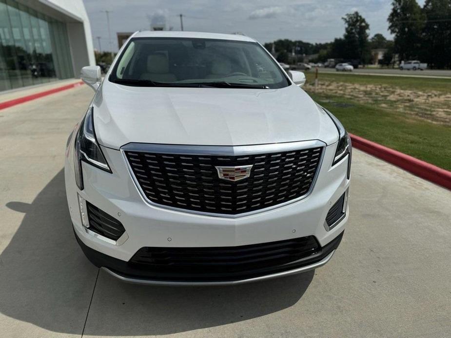 new 2025 Cadillac XT5 car, priced at $57,690