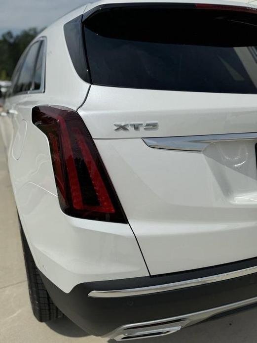 new 2025 Cadillac XT5 car, priced at $57,690