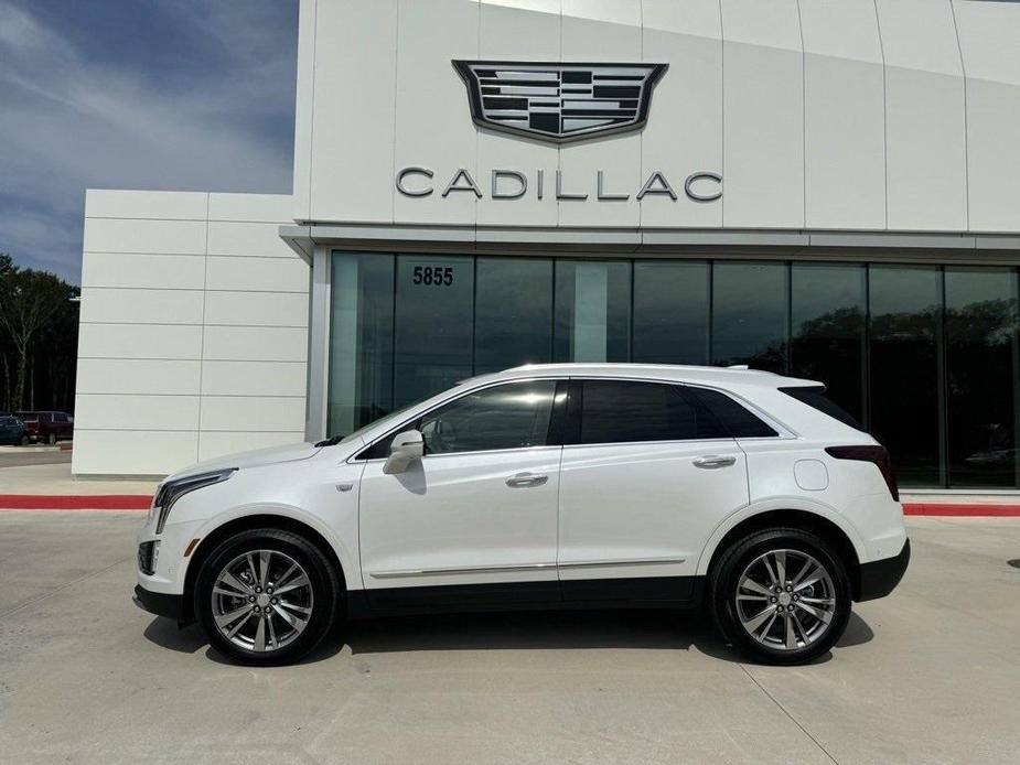 new 2025 Cadillac XT5 car, priced at $57,690