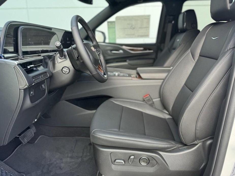 new 2024 Cadillac Escalade ESV car, priced at $91,115