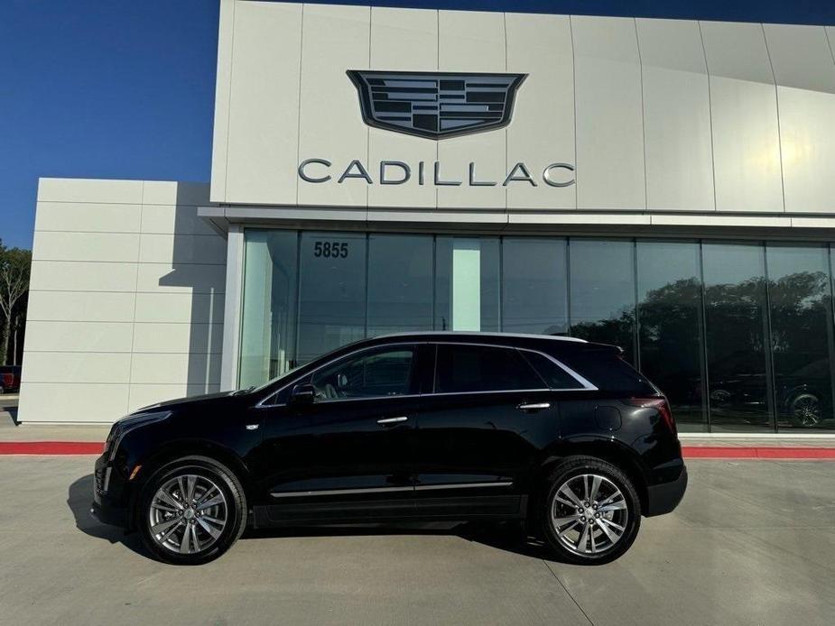 new 2025 Cadillac XT5 car, priced at $56,090