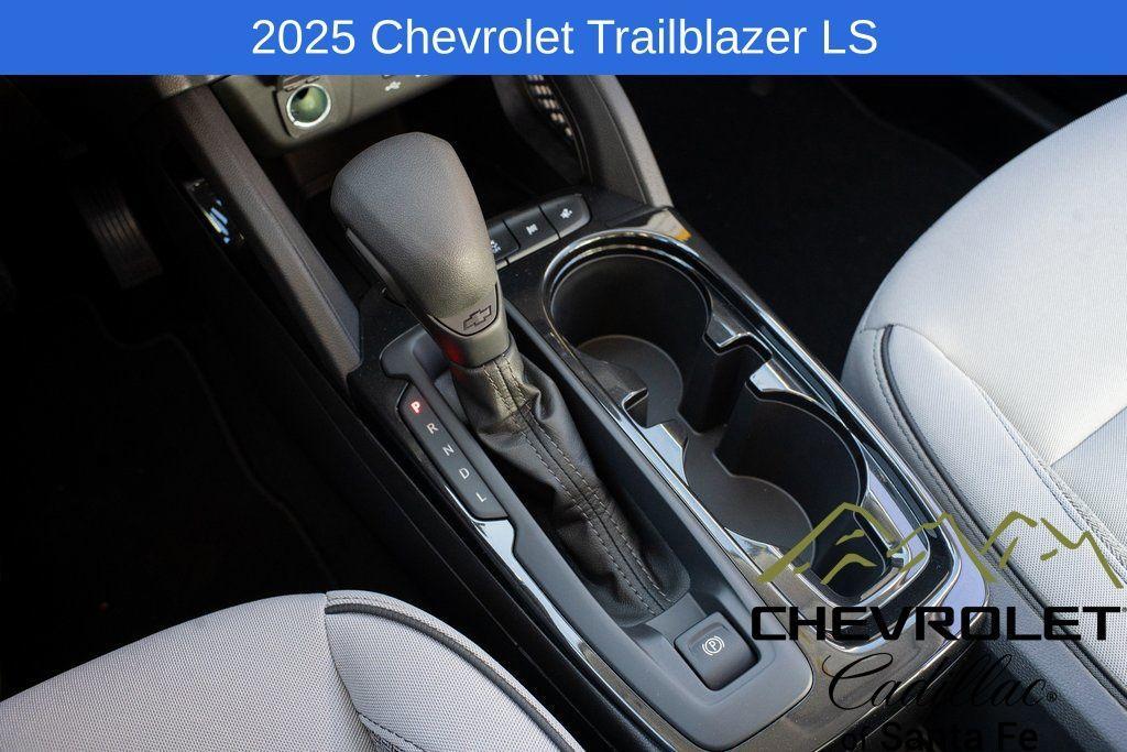 new 2025 Chevrolet TrailBlazer car, priced at $25,680