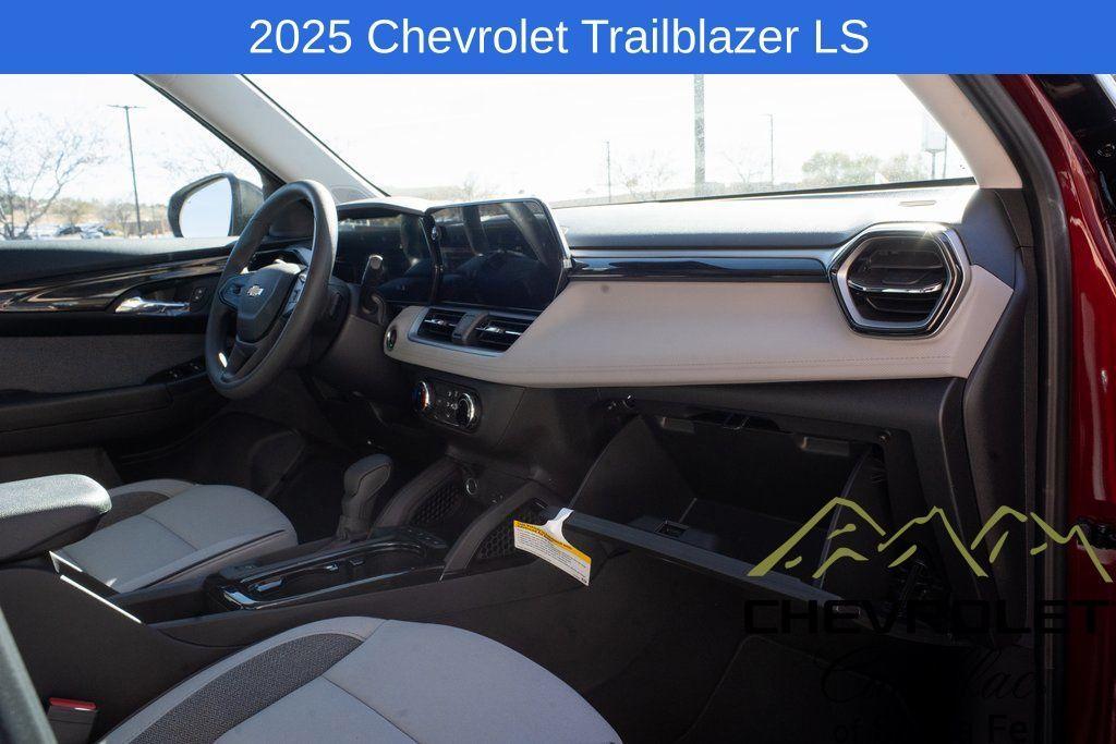 new 2025 Chevrolet TrailBlazer car, priced at $25,680