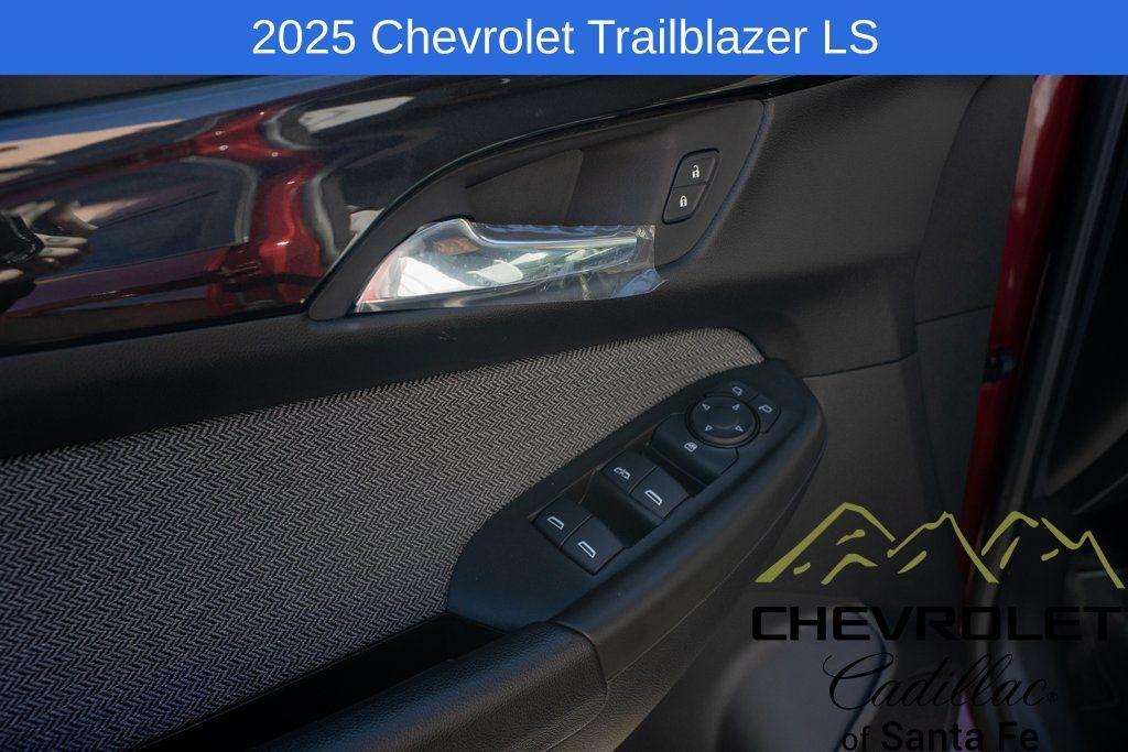 new 2025 Chevrolet TrailBlazer car, priced at $25,680