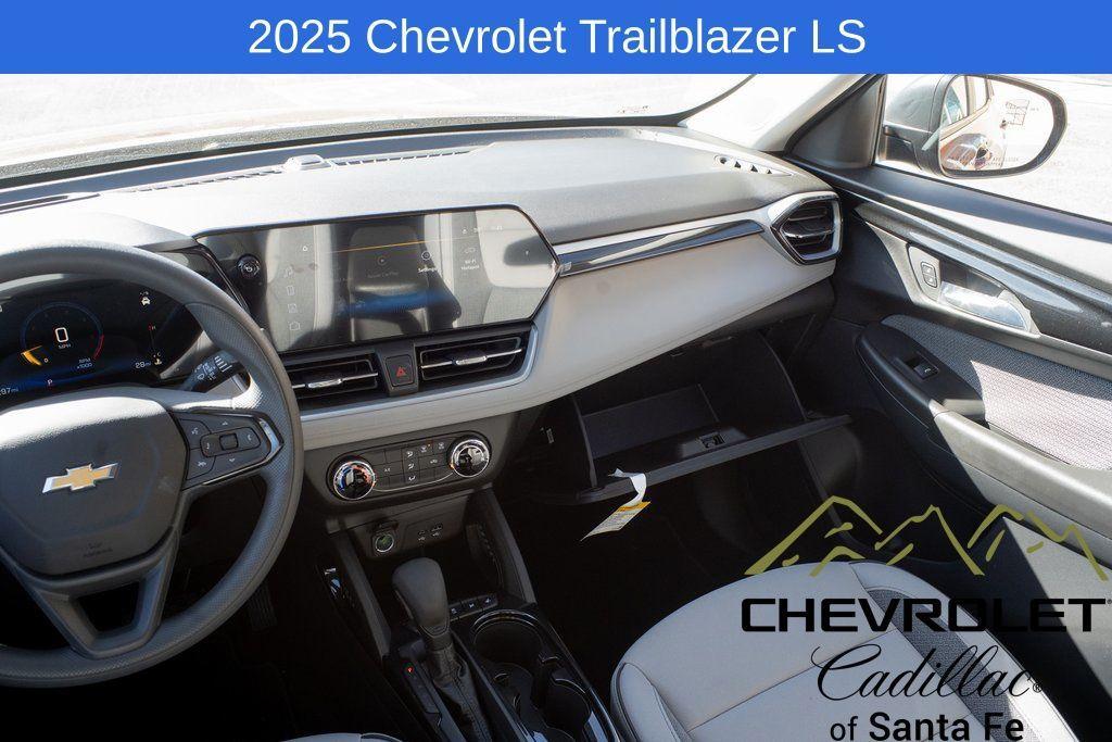 new 2025 Chevrolet TrailBlazer car, priced at $25,680