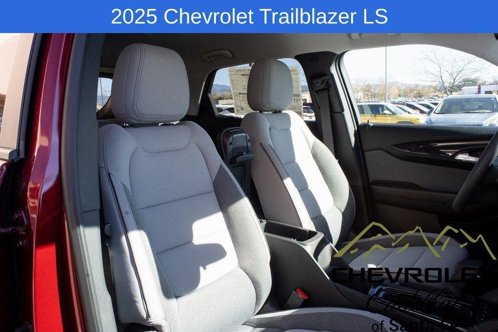 new 2025 Chevrolet TrailBlazer car, priced at $25,680