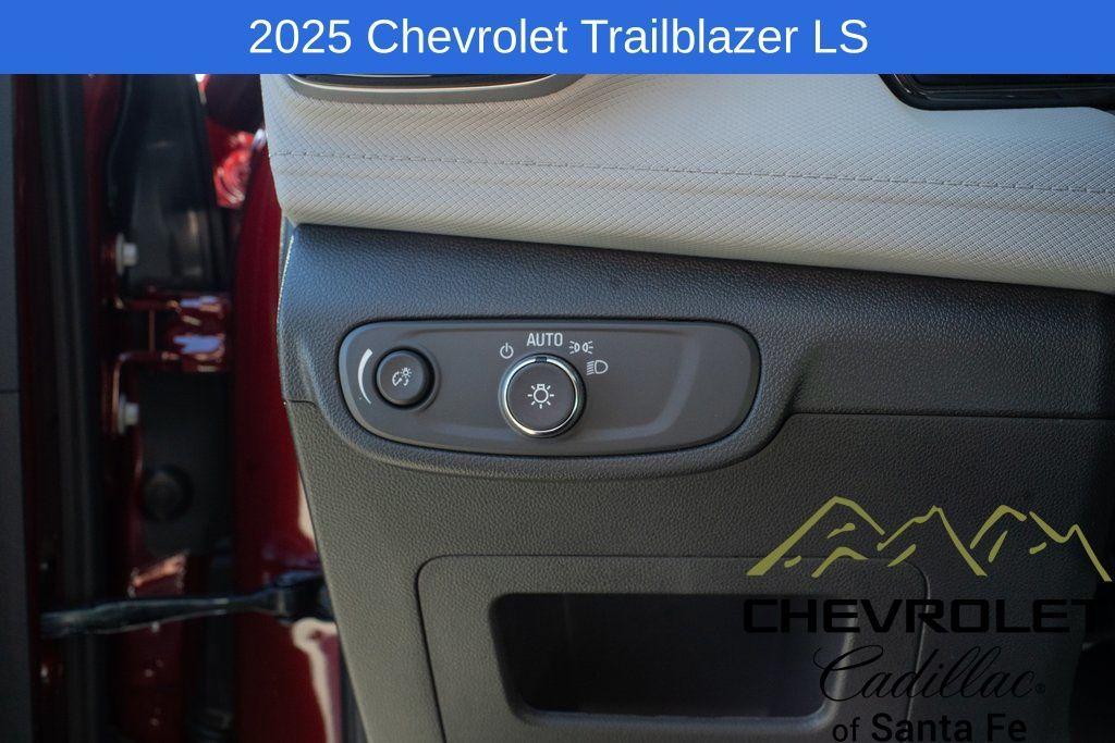 new 2025 Chevrolet TrailBlazer car, priced at $25,680