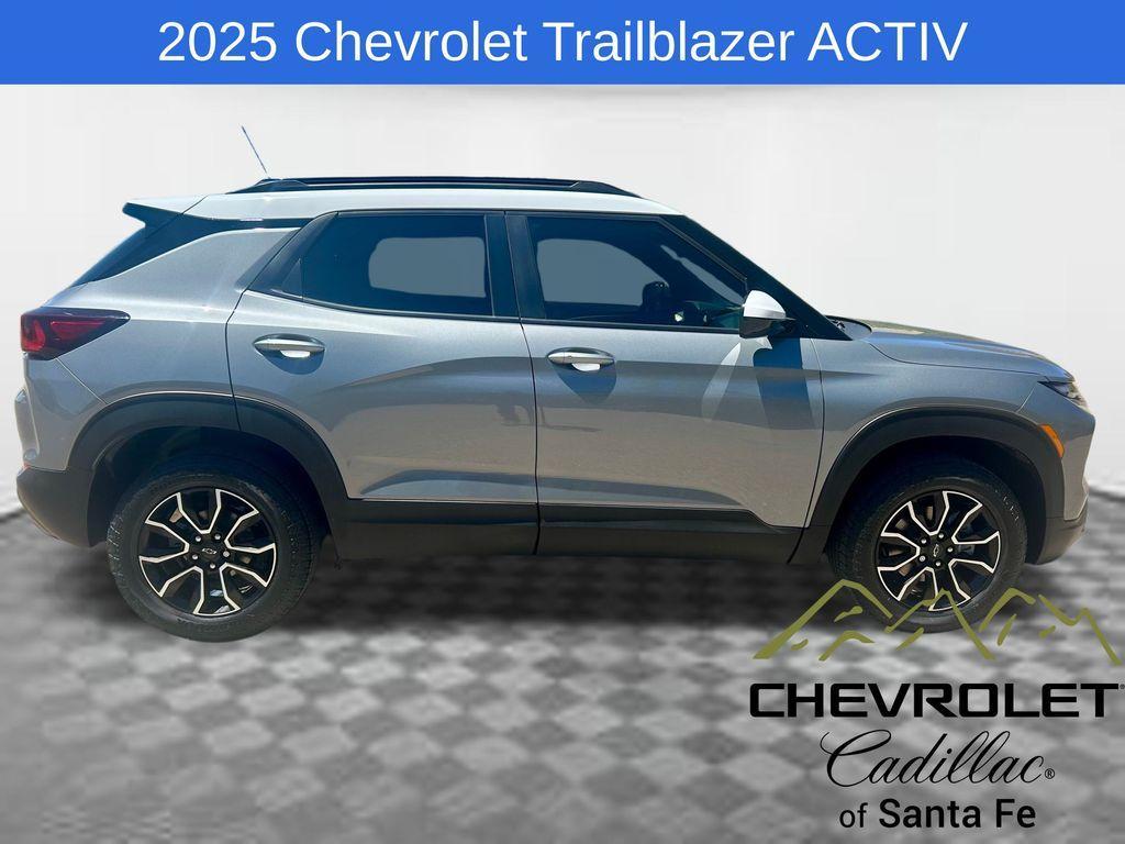 new 2025 Chevrolet TrailBlazer car, priced at $33,180