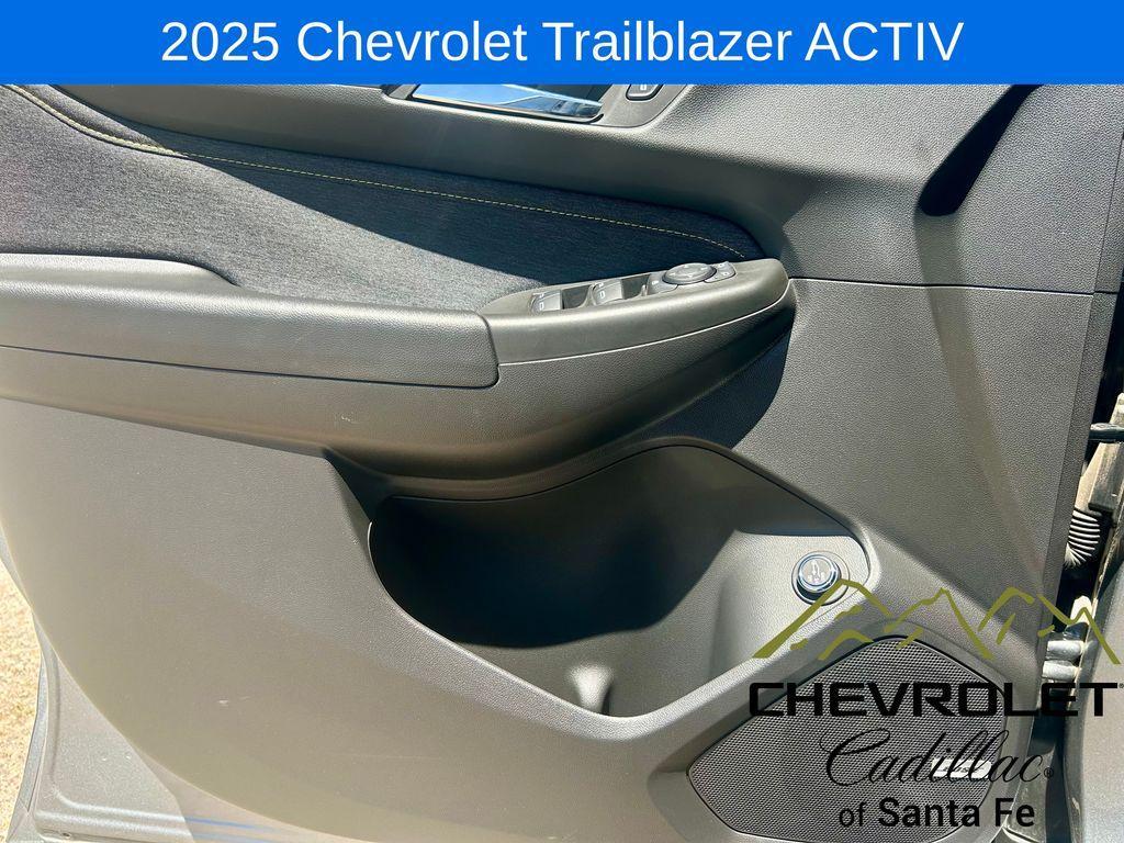 new 2025 Chevrolet TrailBlazer car, priced at $33,180