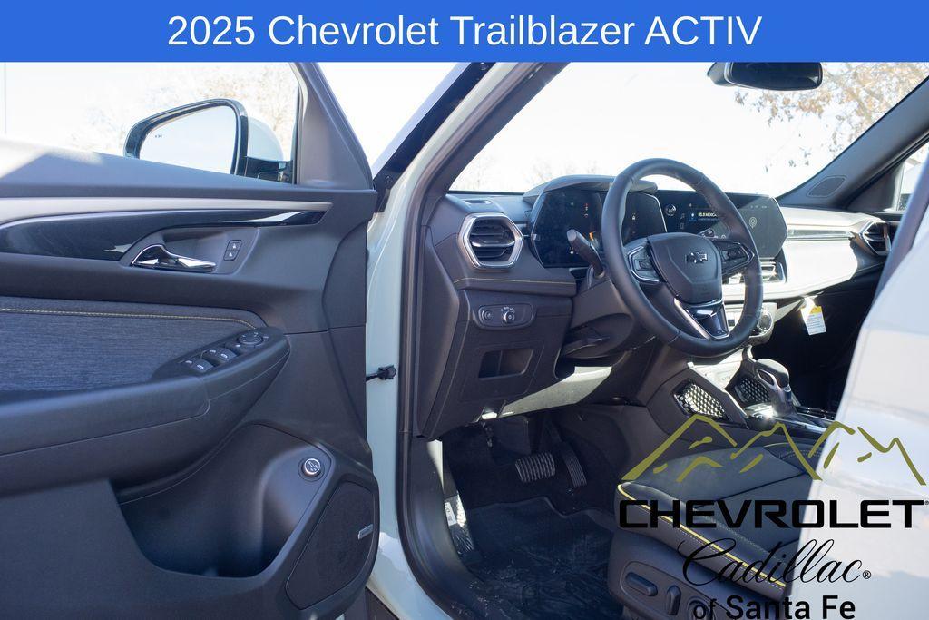 new 2025 Chevrolet TrailBlazer car, priced at $31,830