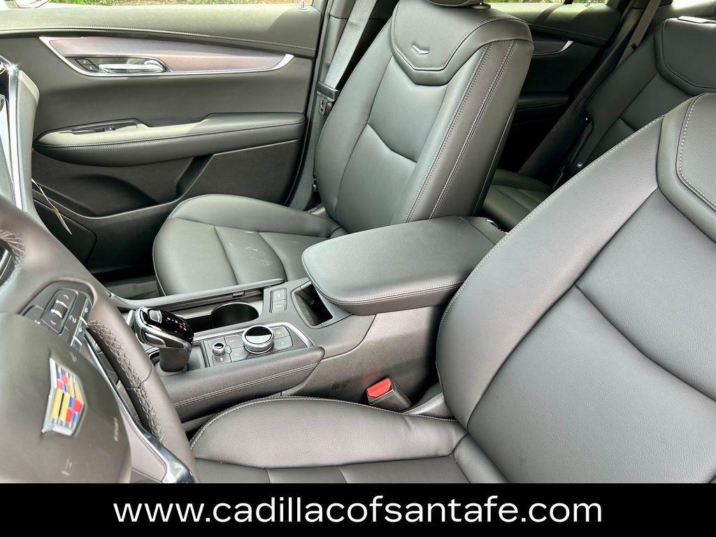 new 2025 Cadillac XT6 car, priced at $52,405