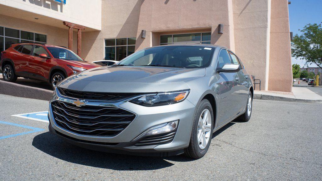 new 2025 Chevrolet Malibu car, priced at $27,520