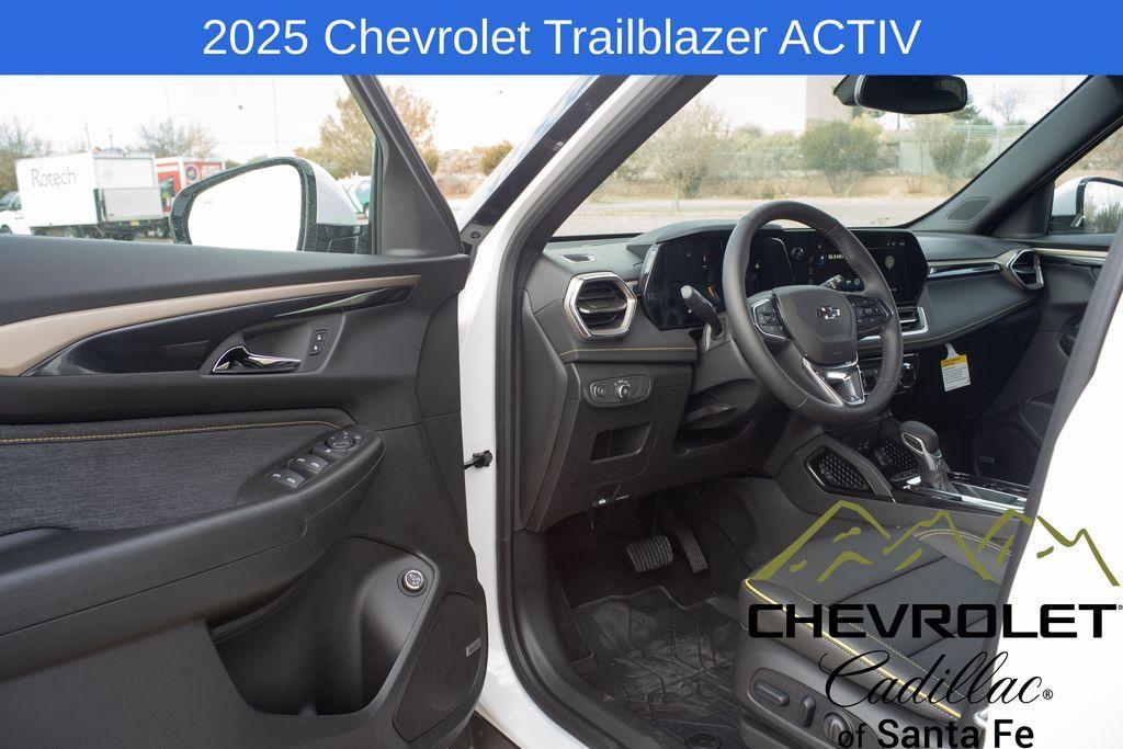 new 2025 Chevrolet TrailBlazer car, priced at $32,475