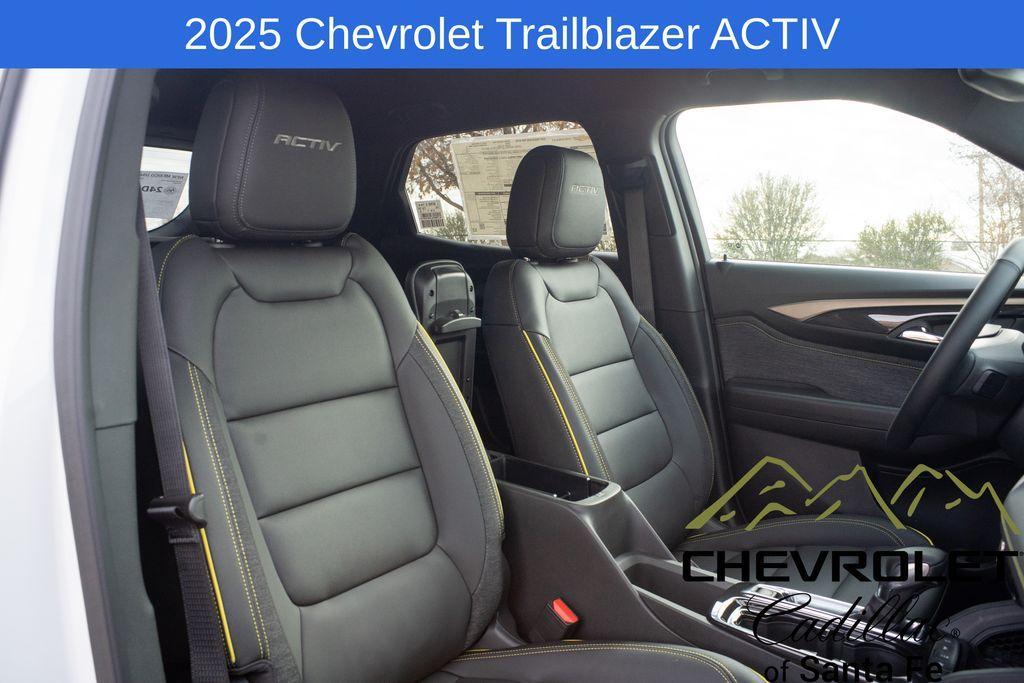 new 2025 Chevrolet TrailBlazer car, priced at $32,475