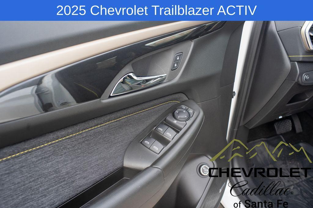 new 2025 Chevrolet TrailBlazer car, priced at $32,475