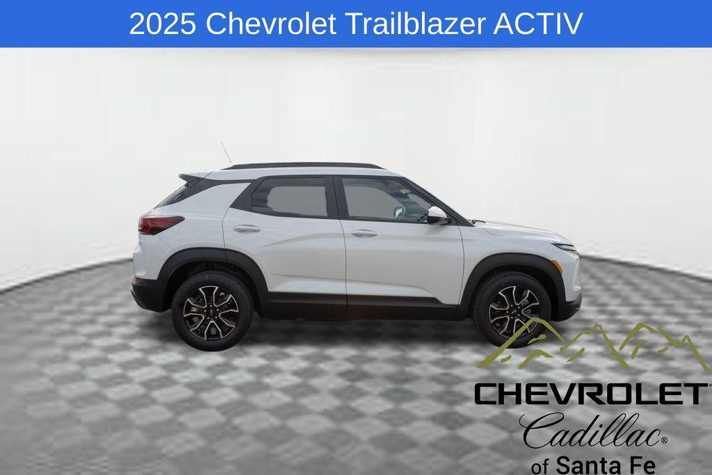 new 2025 Chevrolet TrailBlazer car, priced at $32,475