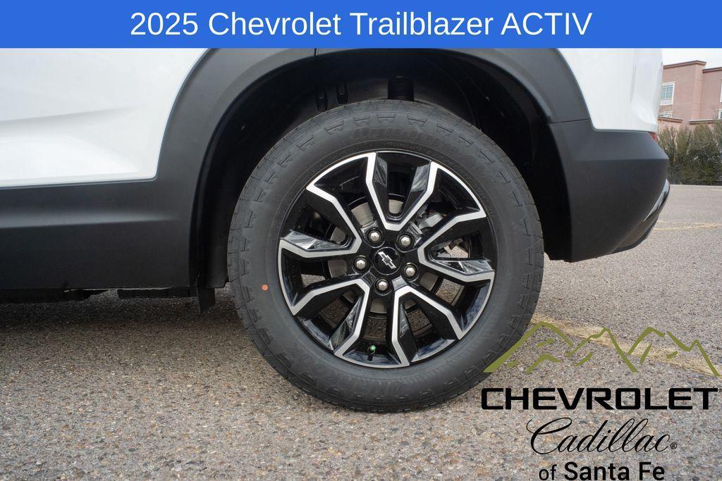 new 2025 Chevrolet TrailBlazer car, priced at $32,475