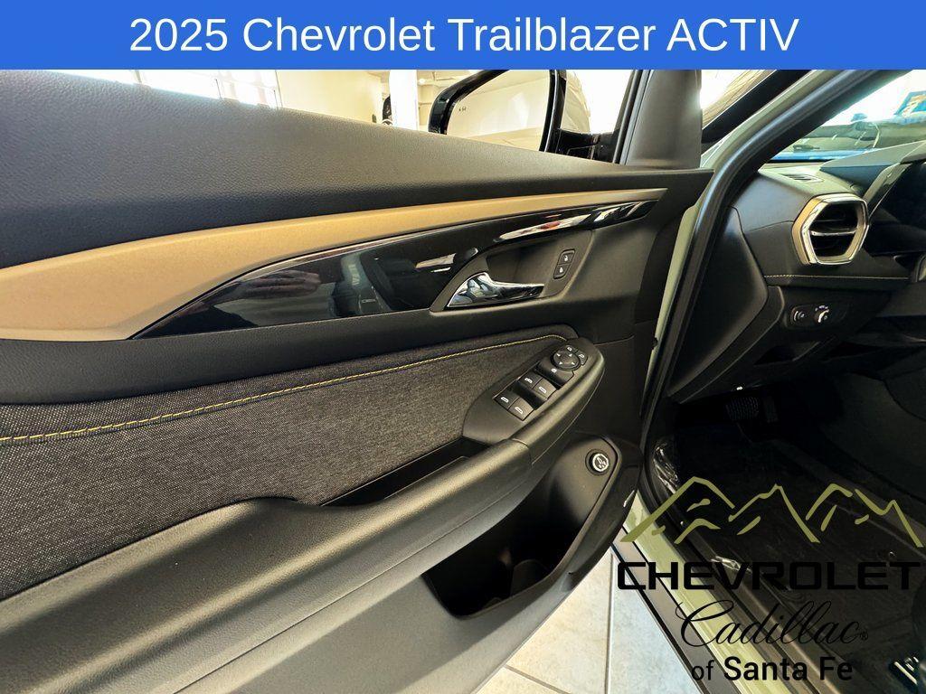 new 2025 Chevrolet TrailBlazer car, priced at $31,830