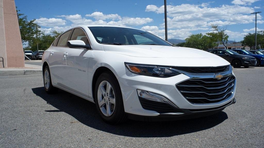 new 2025 Chevrolet Malibu car, priced at $27,520