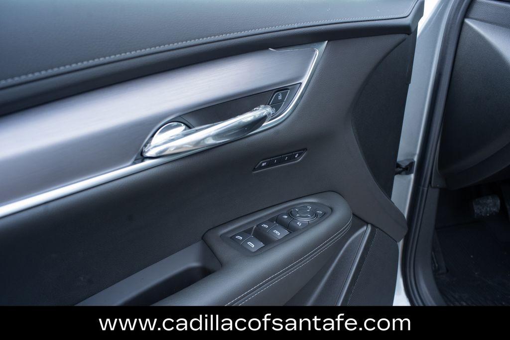 new 2025 Cadillac XT6 car, priced at $51,180