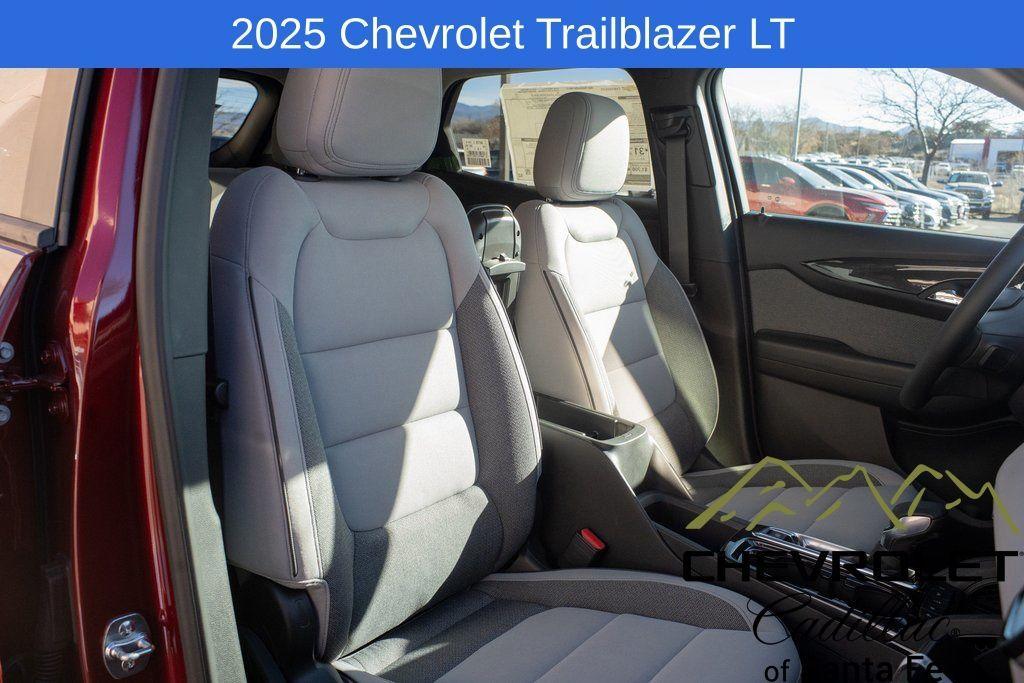 new 2025 Chevrolet TrailBlazer car, priced at $27,970