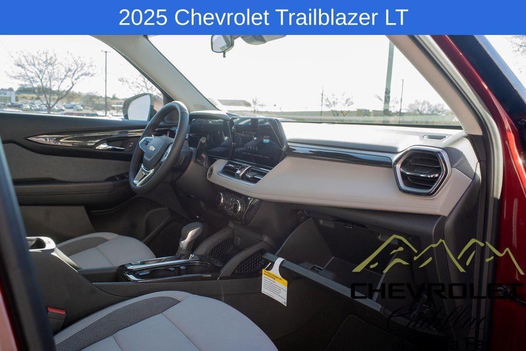 new 2025 Chevrolet TrailBlazer car, priced at $27,970