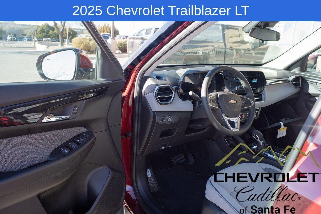 new 2025 Chevrolet TrailBlazer car, priced at $27,970