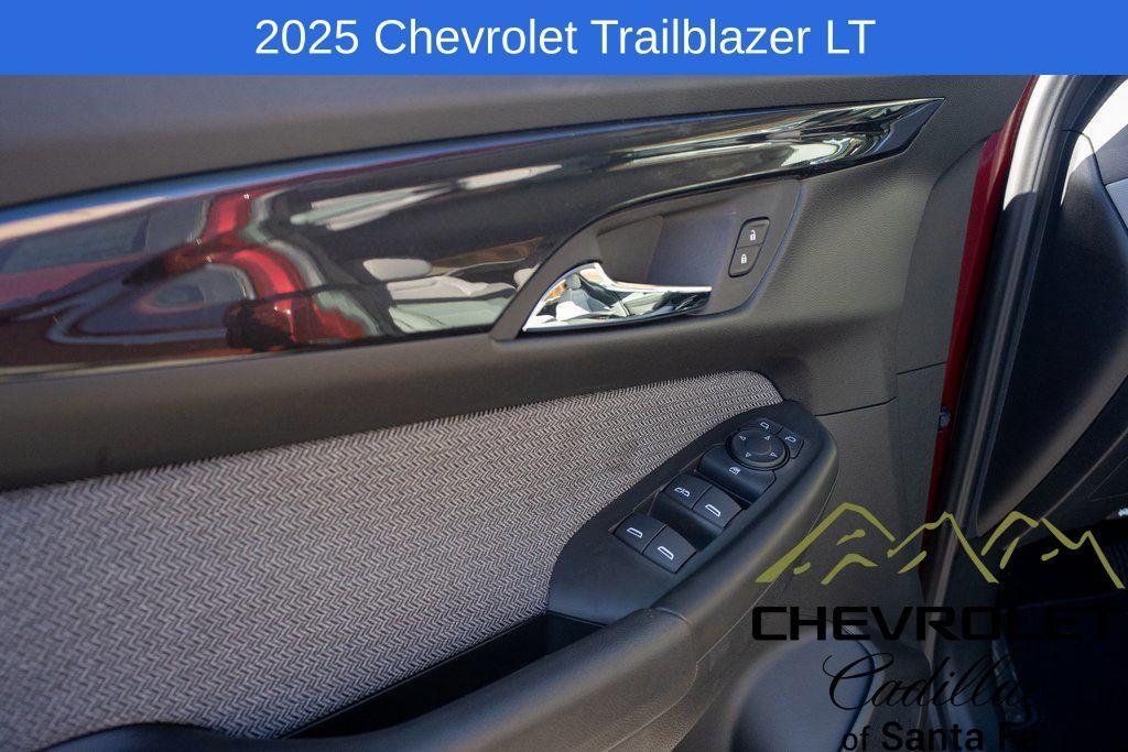 new 2025 Chevrolet TrailBlazer car, priced at $27,970