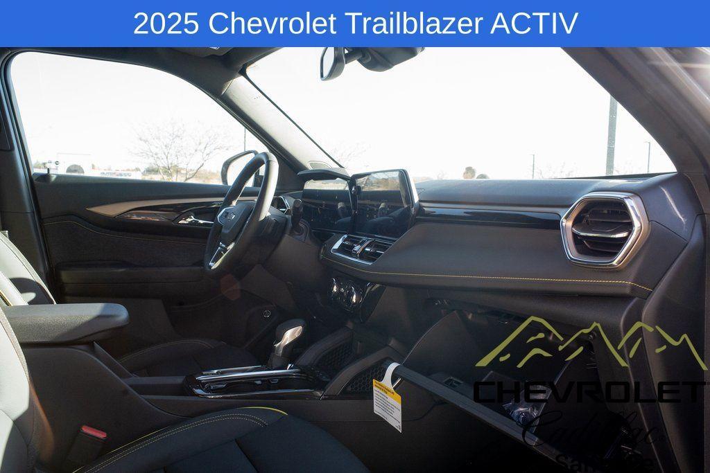 new 2025 Chevrolet TrailBlazer car, priced at $31,580