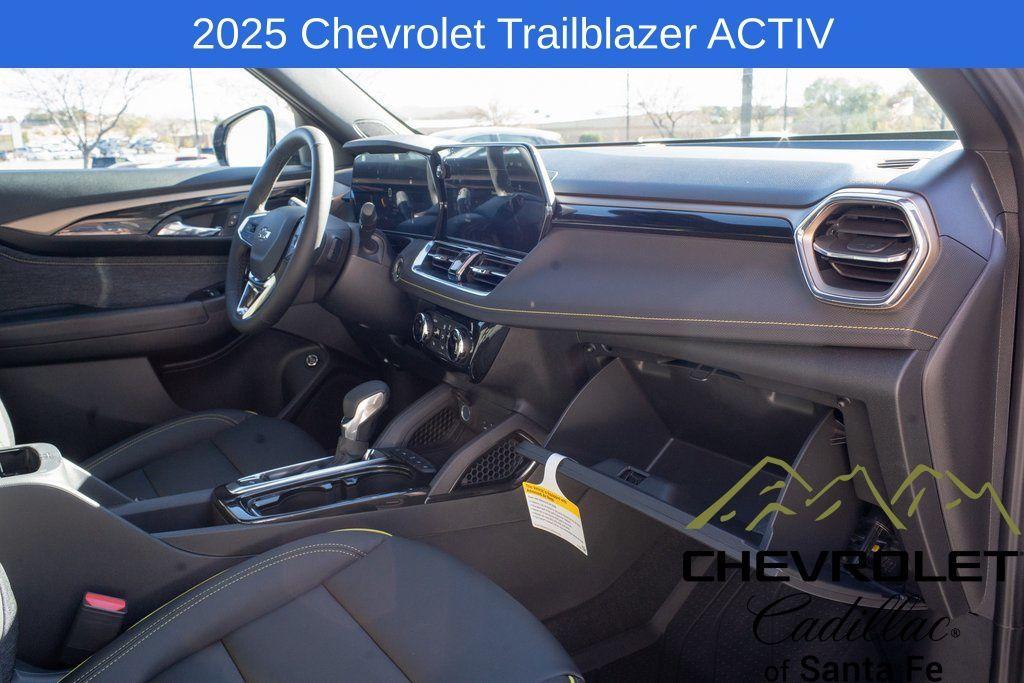 new 2025 Chevrolet TrailBlazer car, priced at $31,830